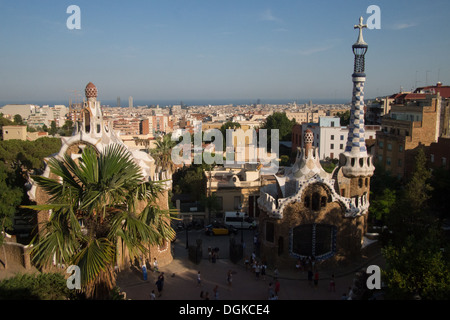 Parc Güell (komplexe Balkenholz von Antoni Gaudi), Barcelona, Katalonien, Spanien. Stockfoto