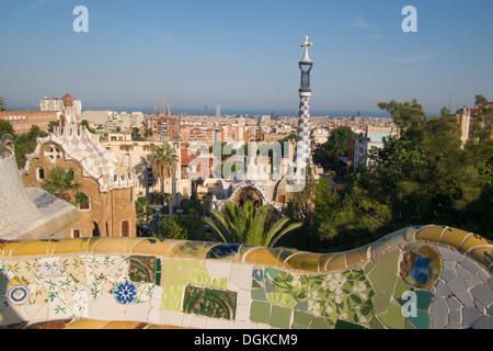 Parc Güell (komplexe Balkenholz von Antoni Gaudi), Barcelona, Katalonien, Spanien. Stockfoto