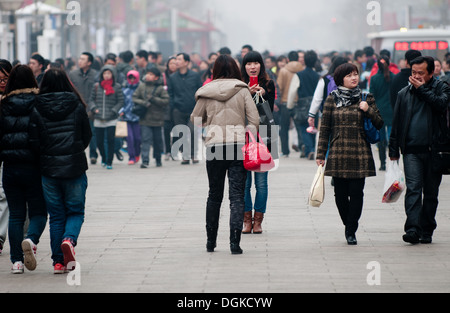 berühmte Einkaufsstraße - Wangfujing Street, Chaoyang District, Beijing, China Stockfoto