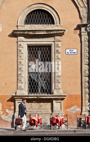 Äußere Details des Palazzo del Podestà in Piazza del Nettuno. Stockfoto