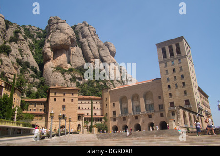 Der Berg Montserrat einschließlich des Benediktiner-Abtei Santa Maria de Montserrat, Katalonien, Spaniens. Stockfoto