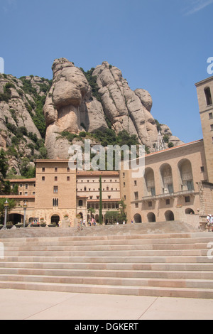Der Berg Montserrat einschließlich des Benediktiner-Abtei Santa Maria de Montserrat, Katalonien, Spaniens. Stockfoto