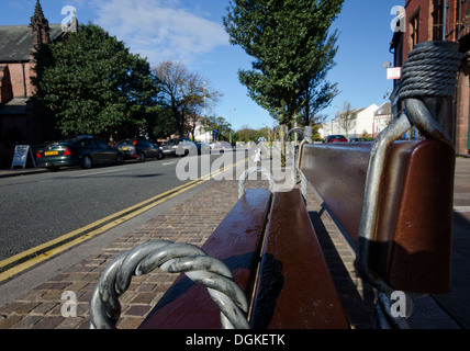 Kunstvoll gestaltete Sitzbank in Hoylake. Wirral Stadt Gastgeber 2014 Open Golf Championships im Royal Liverpool Golf Club Stockfoto