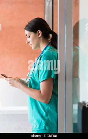 Krankenschwester, SMS-Nachrichten Stockfoto