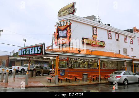 9. Südstraße, Geno es Steaks im freien 9. Südstraße italienischen Markt Philadelphia, Pennsylvania, Vereinigte Staaten. Stockfoto