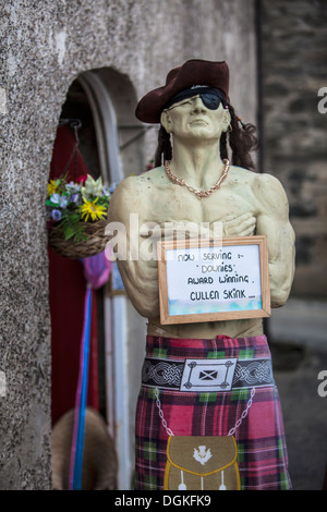 Piraten-Figur vor Café in Portsoy. Stockfoto