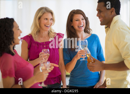 Freunde auf party Stockfoto