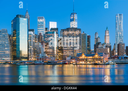 USA, Staat New York, New York City, Manhattan, Stadtbild bei Nacht Stockfoto