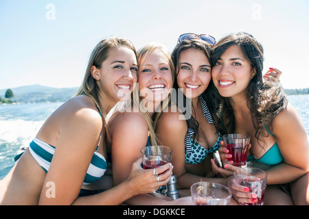 USA, Washington, Bellingham, Porträt der jungen schönen Frauen Lächeln Stockfoto