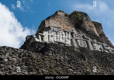 Xunantunich Belize Maya-Tempel in der Nähe von Fries Stockfoto