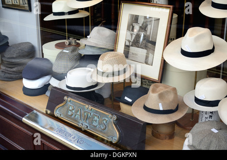 Shop-Schaufenster der Bates Hüte Hilditch und Schlüssel in der Jermyn Street. Stockfoto