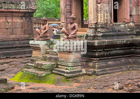 Skulptur am Banteay Srei. Stockfoto