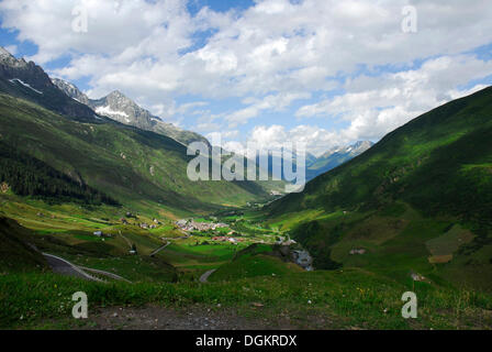 Blick von der Furka-Passstrasse in Andermatt, Schweiz, Europa Stockfoto