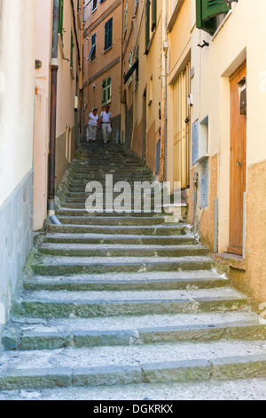 Gasse in dem Dorf Manarola im Parco Nazionale Delle Cinque Terre. Stockfoto