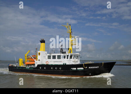 Norderney klingenden Schiff in Bewegung vor Norddeich, Spezialschiff für die Vermessung der schiffbaren Wassers im Wattenmeer Stockfoto