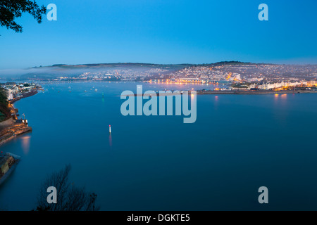 Blick vom South West Coast Path über das Dorf Shaldon nach Teignmouth an der Mündung des Flusses Teign. Stockfoto