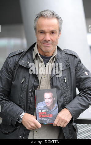 Hannes Jaenicke, auf der 65. Frankfurter Buchmesse in Frankfurt Main, Deutschland, Oktober 2013 Stockfoto