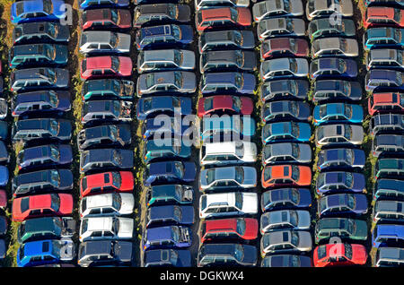 Luftaufnahme, alte Autos auf einem Schrottplatz Hamburg, Hamburg, Hamburg, Deutschland Stockfoto