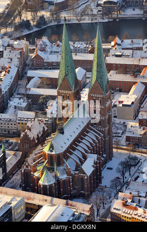Luftaufnahme, St. Marien-Kirche, im Winter, Lübeck, Schleswig-Holstein, Deutschland Stockfoto