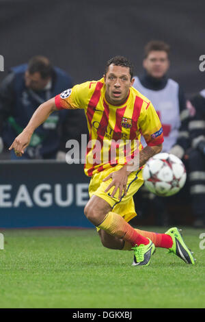 Mailand, Italien. 22. Oktober 2013. Adriano (Barcelona) Fußball / Fußball: UEFA Champions League-Gruppe H-Match zwischen AC Milan 1-1 FC Barcelona im Stadio Giuseppe Meazza in Mailand, Italien. © Maurizio Borsari/AFLO/Alamy Live-Nachrichten Stockfoto