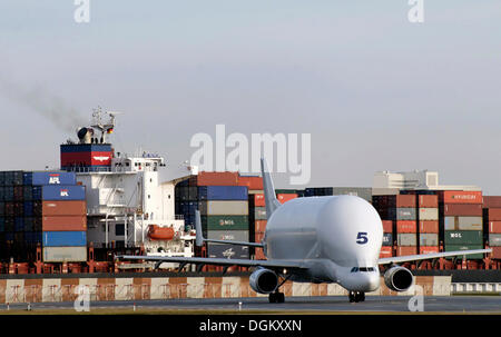 Transport Flugzeug Airbus A300-600ST Super Transporter, auch bekannt als Beluga, Hamburg, Hamburg, Deutschland Stockfoto