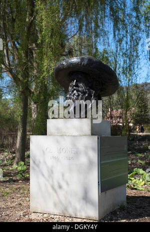 Bronze-Büste von Claude Monet in seiner Residenz, Giverny, Haute-Normandie, Frankreich Stockfoto