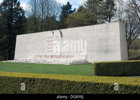 Betonwand im Garten, jüdisches Denkmal für die Schlacht um Verdun, Erster Weltkrieg, Verdun, Lothringen, Frankreich, Europa Stockfoto