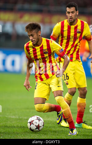 Mailand, Italien. 22. Oktober 2013. Neymar (Barcelona) Fußball / Fußball: UEFA Champions League-Gruppe H-Match zwischen AC Milan 1-1 FC Barcelona im Stadio Giuseppe Meazza in Mailand, Italien. © Maurizio Borsari/AFLO/Alamy Live-Nachrichten Stockfoto