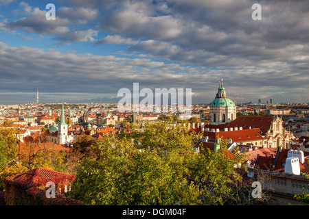 Blick vom Garten des Paradieses in der Nähe von Prager Burg in Tschechien Stockfoto