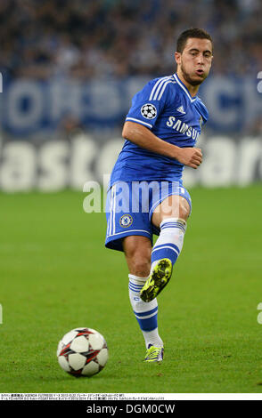 Gelsenkirchen, Deutschland. 22. Oktober 2013. Eden Hazard (Chelsea), 22. Oktober 2013 - Fußball / Fußball: UEFA Champions League-Gruppe E Spiel zwischen FC Schalke 04 0-3 Chelsea an der Veltins-Arena Gelsenkirchen, Deutschland. Bildnachweis: Takamoto Tokuhara/AFLO/Alamy Live-Nachrichten Stockfoto