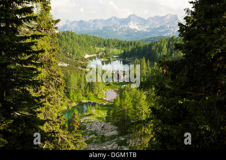 Koca pri triglavskih jezerih, sieben Seen Hütte, Nationalpark Triglav, Slowenien, Europa Stockfoto