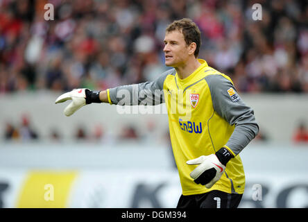 Jens Lehmann, Torhüter der deutschen Fußballvereins VfB Stuttgart, die Verteidigung zu organisieren Stockfoto