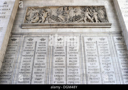 Wandreliefs mit Namen und Inschriften, Arc de Triomphe, Place Charles-de-Gaulle, Axe Historique, Paris, Frankreich, Europa Stockfoto