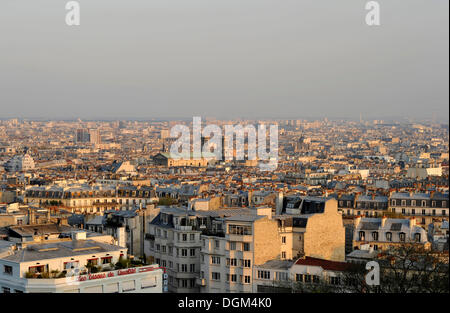 Blick vom Montmartre auf die Kirche Église Saint-Vincent de Paul, Paris, Frankreich, Europa Stockfoto