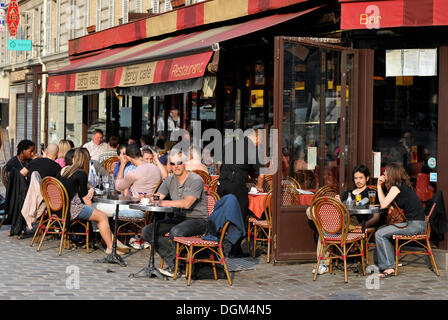 Straßencafé oder Straßencafé, Brasserie, Bercy, Paris, Frankreich Stockfoto