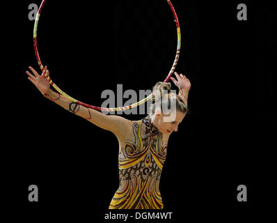 Caroline Weber, AUT, mit dem Reifen, rhythmische Gymnastik, Grand Prix Thiais, 09. -10.04.2011, Paris, Frankreich, Europa Stockfoto