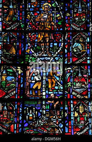 Fertige Motive, historische gebeizt Glas Fenster, Chapelle Absidiale de Sainte Thérèse, Kapelle, Kathedrale Notre-Dame Stockfoto