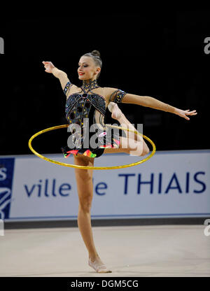 Yana Lukonina, RUS, mit einem Reifen, rhythmische Gymnastik-Grand-Prix Thiais 2011, 9-10.04.2011, Paris, Frankreich, Europa Stockfoto