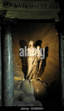 Statue der Jungfrau Maria mit Kind, Marienkapelle, Chapelle De La Vierge, katholischer Kirche Saint-Sulpice de Paris Stockfoto