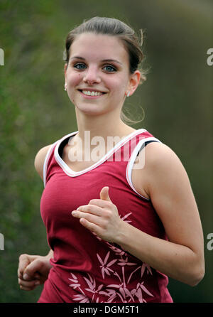 Junge Frau, Joggen, Stuttgart, Baden-Württemberg, PublicGround Stockfoto