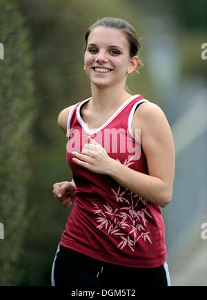 Junge Frau, Joggen, Stuttgart, Baden-Württemberg, PublicGround Stockfoto