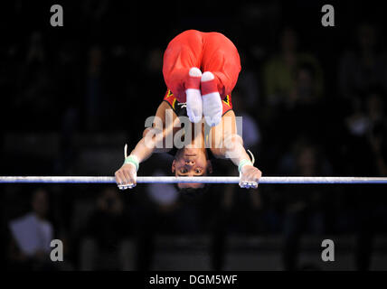 Matthias Fahrig, GER, am Reck, EnBW Gymnastics World Cup, 11. bis 13. November 2011, 29. DTB-Pokal, Porsche-Arena Stockfoto