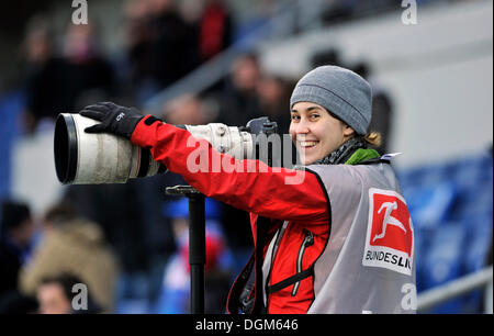 Drücken Sie, Fotograf, Sport-Fotograf bei der Arbeit, Rhein-Neckar-Arena, Sinsheim-Hoffenheim, Baden-Württemberg Stockfoto
