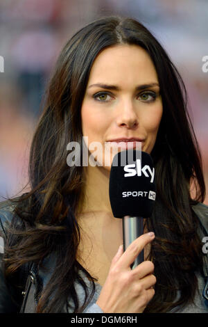 Esther Sedlaczek Sport Moderator Sky Sport Portrat Allianz Arena Munchen Bayern Stockfotografie Alamy