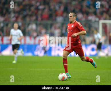 Franck RIBERY, FC Bayern München, spielen Ball, Allianz Arena, München, Bayern Stockfoto