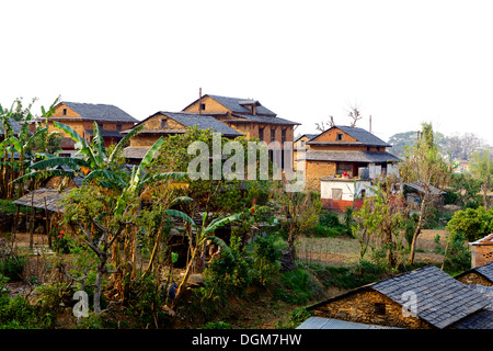 Landhäuser in Bandipur, einem alten Newari-Bergstation (Bergdorf), Bandipur, Tanahu Bezirk, Nepal, Asien Stockfoto