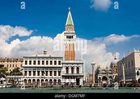 Campanile, Glockenturm, Markusplatz entfernt, Venedig, Italien, Europa Stockfoto