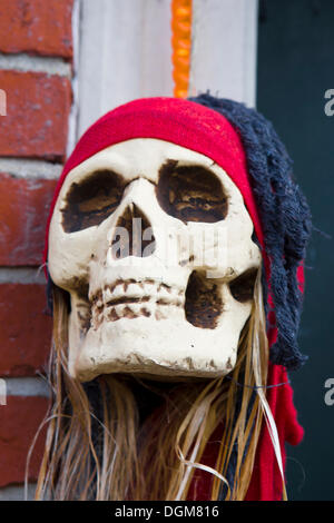 Halloween Dekoration am Eingang eines Ladens in Newburyport, Massachusetts, New England, USA Stockfoto
