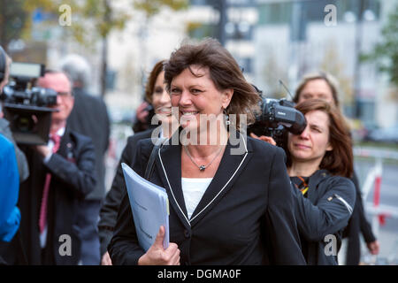 Berlin, Deutschland. 23. Oktober 2013. Abschlusstreffen zwischen der CDU / CSU und SPD zu entscheiden, die Koalition zwischen den beiden Parteien für die Steuerung von Deutschland für die nächsten vier Jahre. Bildnachweis: Gonçalo Silva/Alamy Live-Nachrichten Stockfoto