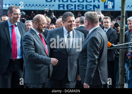 Berlin, Deutschland. 23. Oktober 2013. Abschlusstreffen zwischen der CDU / CSU und SPD zu entscheiden, die Koalition zwischen den beiden Parteien für die Steuerung von Deutschland für die nächsten vier Jahre. Bildnachweis: Gonçalo Silva/Alamy Live-Nachrichten Stockfoto